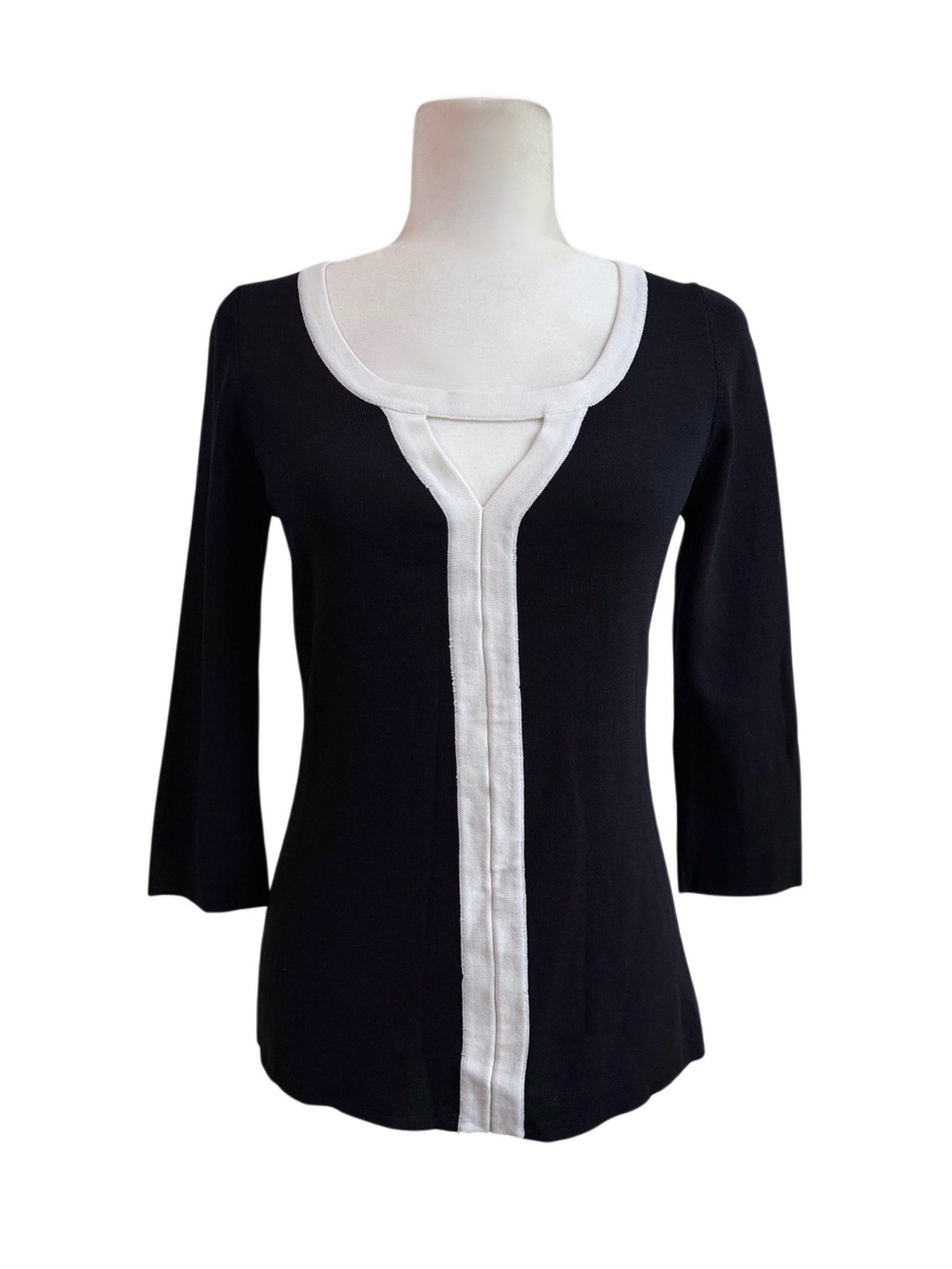 2010s Cable & Gauge Black Scoopneck Top with White Trim Small